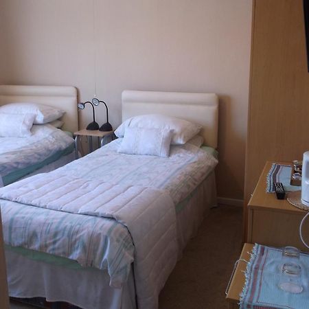 ברידג'נד Tremains Guest House חדר תמונה