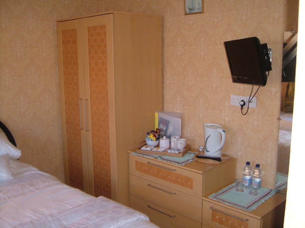 ברידג'נד Tremains Guest House חדר תמונה