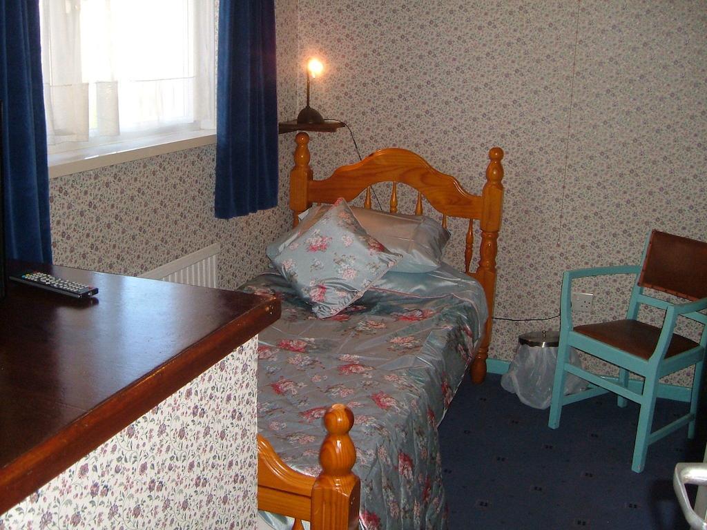 ברידג'נד Tremains Guest House חדר תמונה