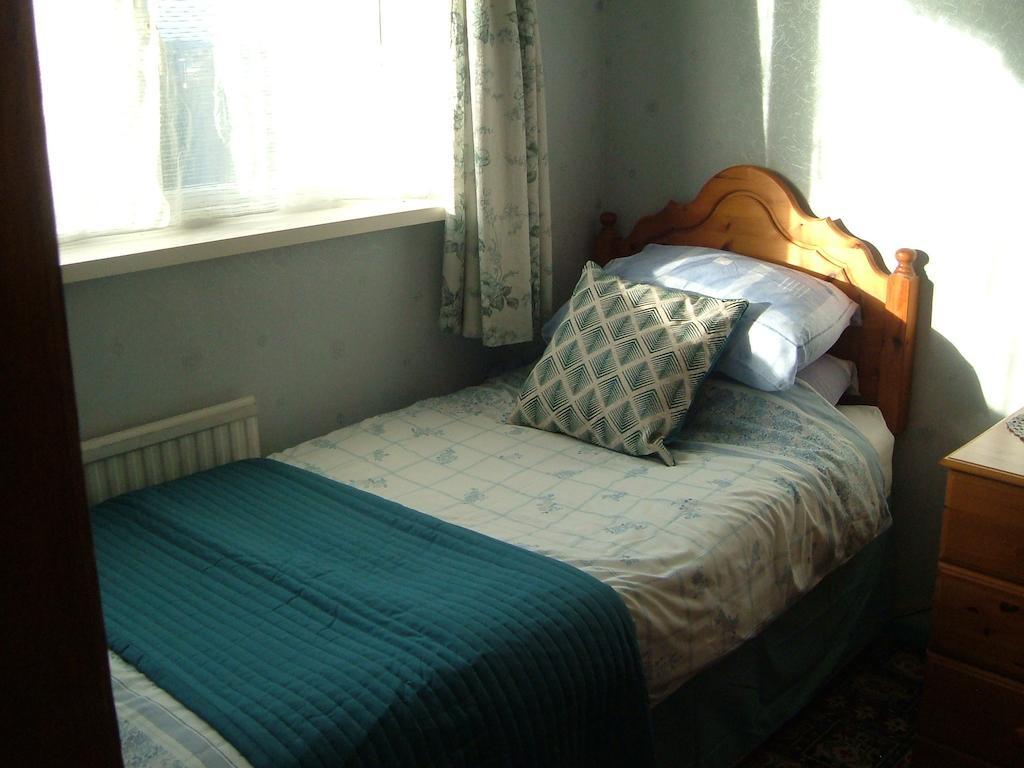 ברידג'נד Tremains Guest House חדר תמונה