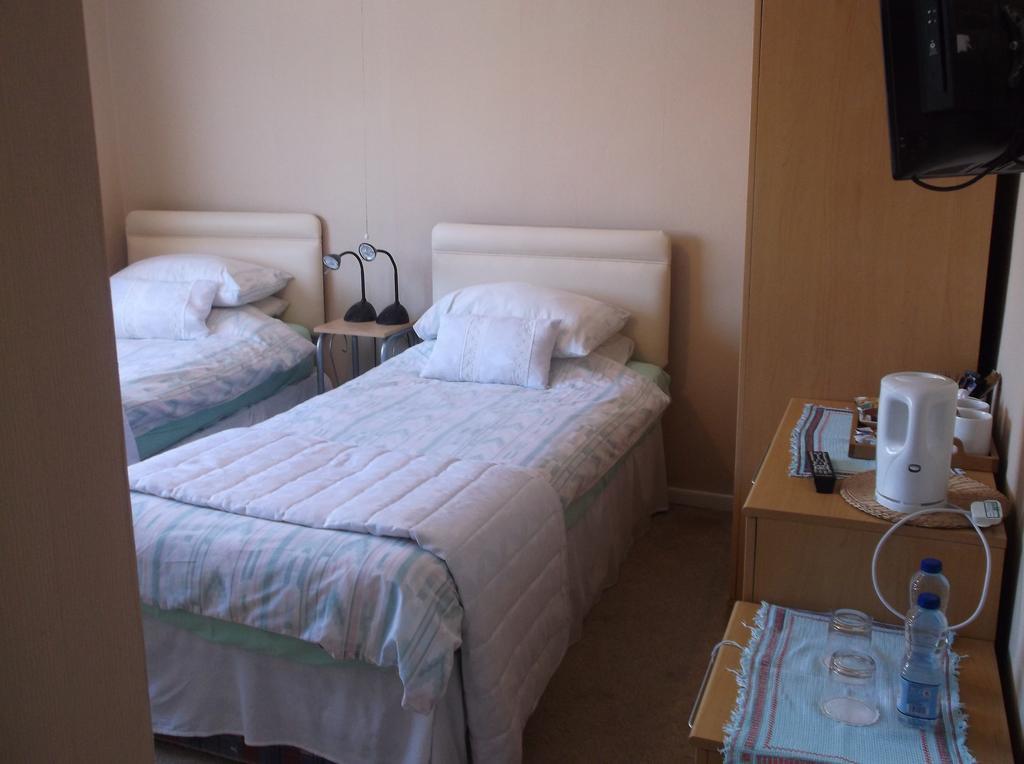 ברידג'נד Tremains Guest House חדר תמונה