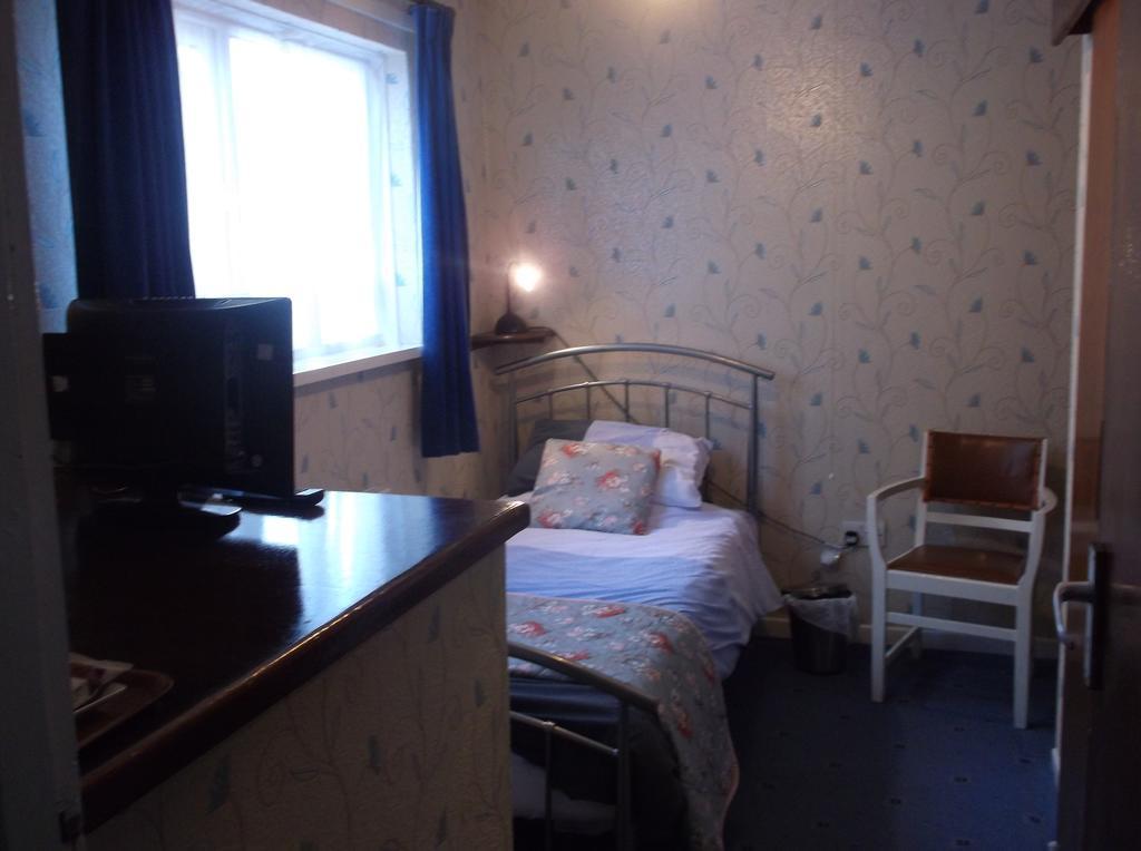 ברידג'נד Tremains Guest House חדר תמונה